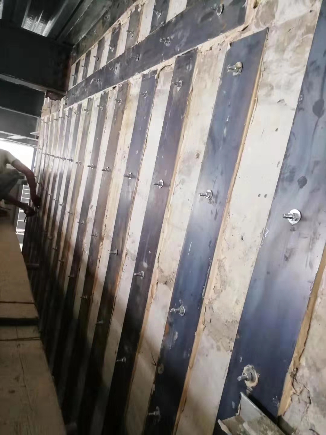 陵城粘钢加固的施工流程